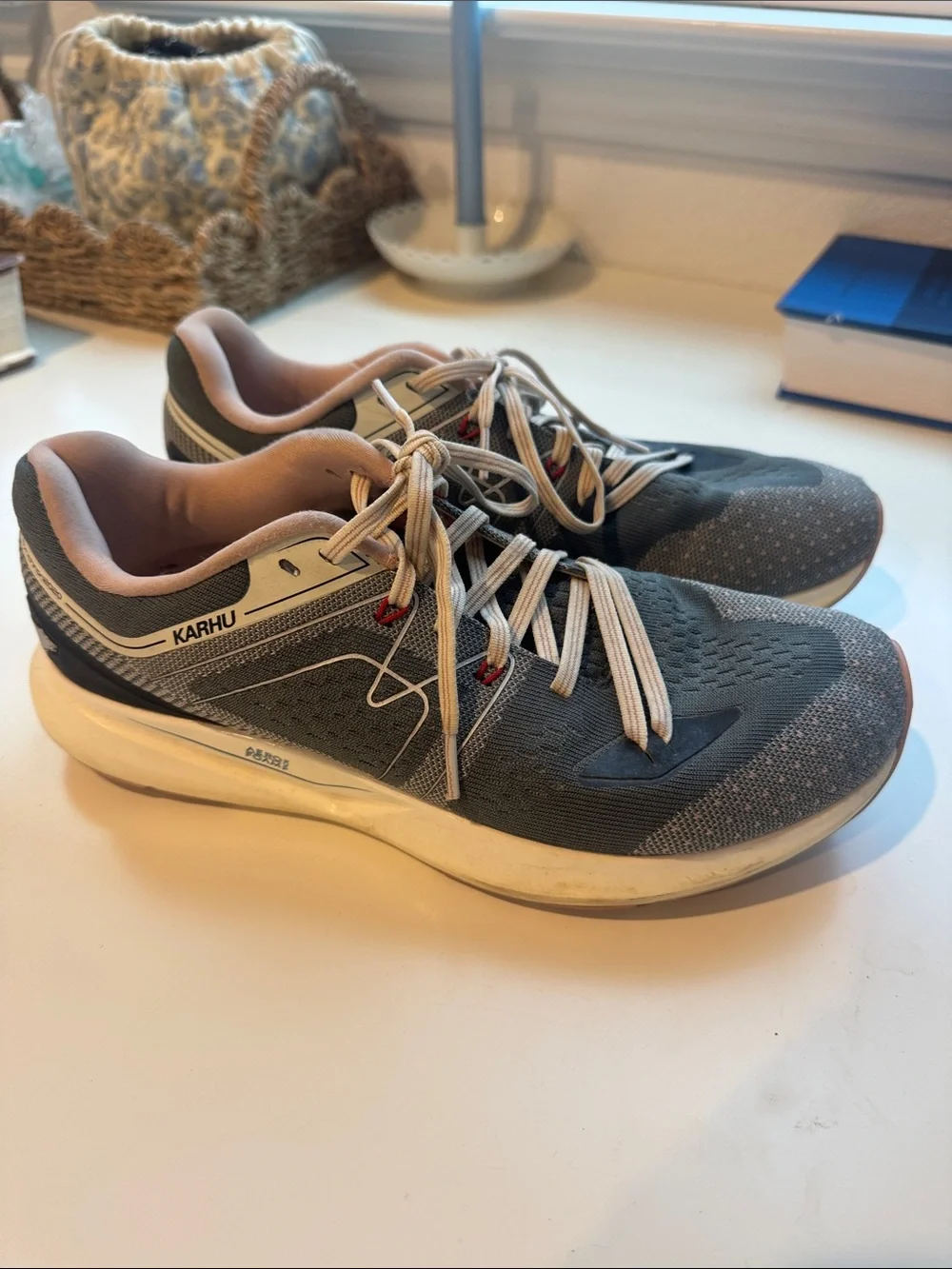 Men’s Gray Running Shoes with Pink Lining